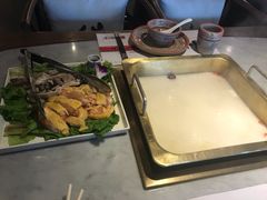 -尚尚仙·酸汤猪手·猪肚鸡火锅(华联万柳购物中心店)