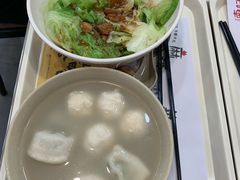 蚝汁捞面加墨鱼丸菜肉饺-南记粉面(銅鑼灣中心店)