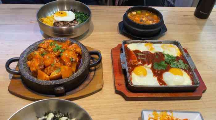 鑫日千里马拌饭补身汤(杉杉店)-"在杉杉奥特莱斯的3层,周末去的,中午