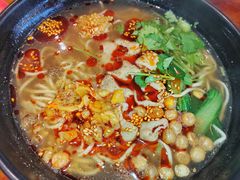 -爆炸头阿姨小四川正宗川味小吃(无任何分店)