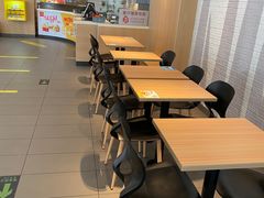 等位区-麦当劳(燕顺路店)