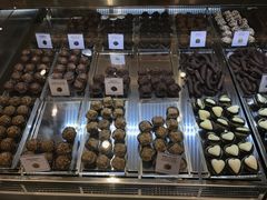 -VENCHI 闻绮(北京国贸商城店)