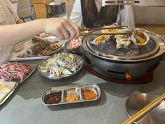 -围炉肉舍•炭烤活鳗•丹东海鲜烤肉(步行街店)