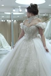 -台湾蔡美月婚纱租赁