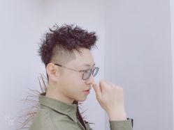 -BULB STUDIO 巴柏明星发型工作室