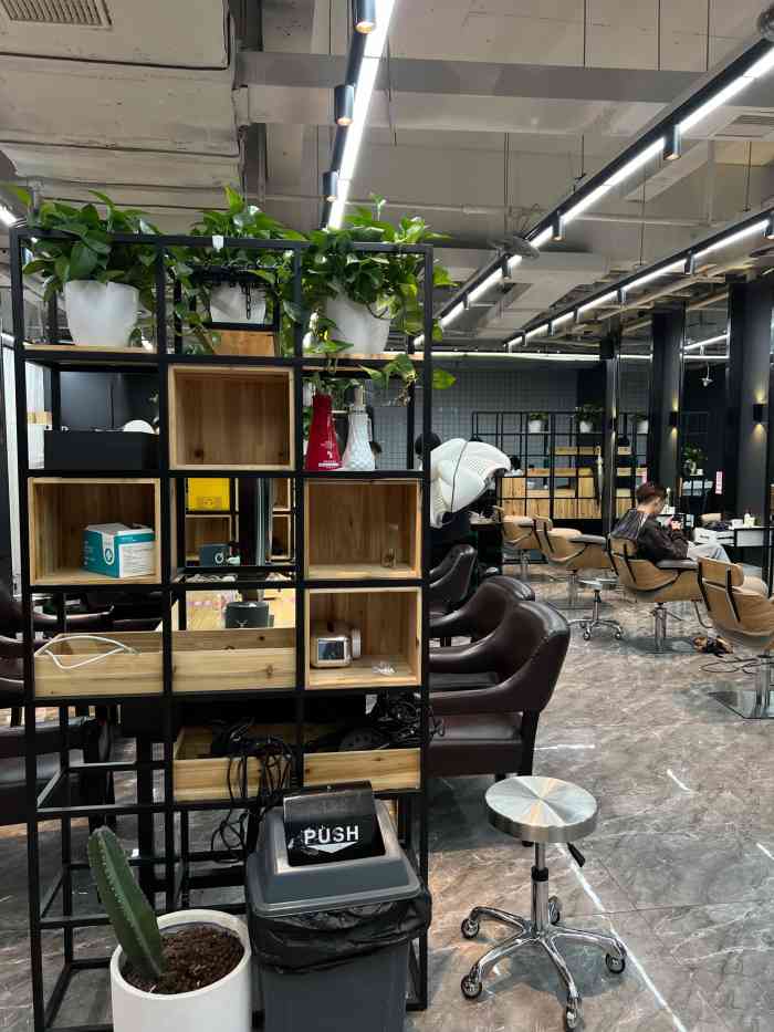 藤野造型(重庆两路金港国际店)-"【项目】染发店铺环境位置:这次是在