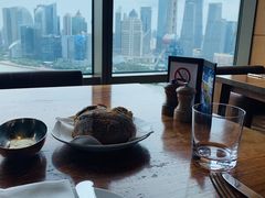 靠窗位-非常时髦餐厅VUE Restaurant(外滩茂悦大酒店)