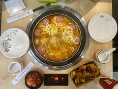 -三清洞摩西韩式年糕火锅(威高广场店)