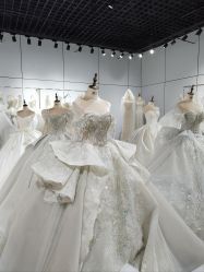 点击看大图 -艾拉·女王婚纱礼服馆