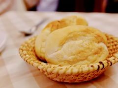 餐前面包-船屋葡国餐厅
