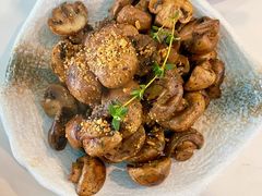 扒香草蒜茸蘑菇-拾挚扒房(招商花园城店)