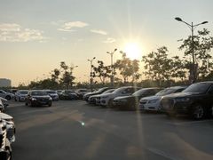 -奕欧来上海购物村停车场