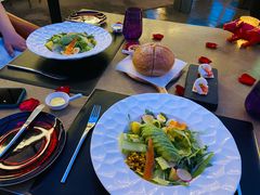 牛油果沙拉配油醋汁及烤核桃仁-恰餐厅CHAR Grill(北京三里屯洲际店)