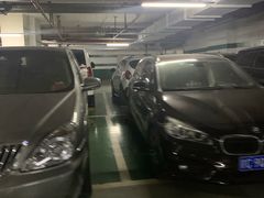 -百联中环购物广场-停车场