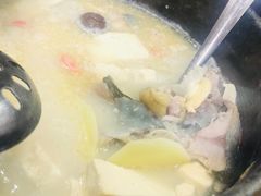 -绿色墨脱石锅城