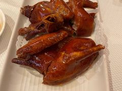 玻璃脆皮乳鸽皇-新雅粤菜馆(南京东路店)