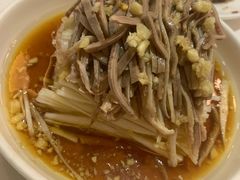 蒜泥白菜拌肚丝-老吉士(环贸iapm店)