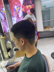 -藤野造型烫发染发