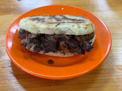 火烧夹肉-清真-戏楼王记牛肉面