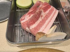 厚切猪五花肉-蚂蚁洞·烤肉大营地(上海静安大悦城店)