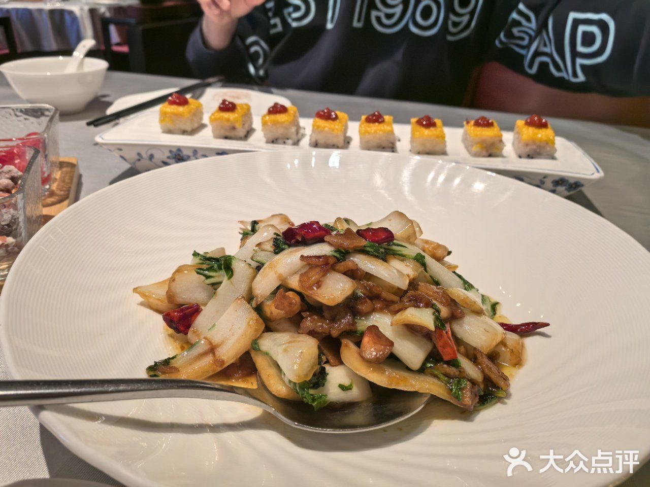 品鉴午间美味佳肴