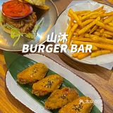 深夜肚子饿！？闺蜜带我吃汉堡 发现这家好吃的汉堡吧