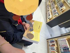 -漕河泾街道图书馆(漕河泾社区文化活动中心店)