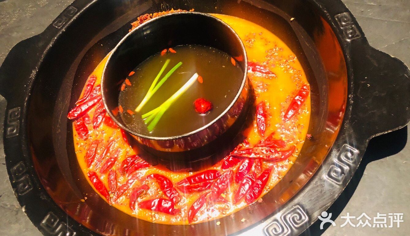早就听闻这家来自重庆的火锅店，这次终于来拔草