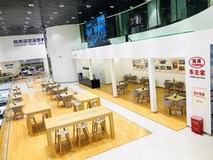 -杭州中沃沃尔沃4S店(滨江区店)