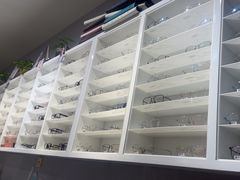 -天空之镜眼镜店蔡司依视路授权店(天通苑店)