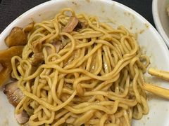 -松树干拌面店