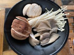 蘑菇拼盘-丽江庭院之爱在路上(西单店)