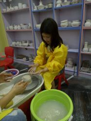 -泥娃娃DIY陶吧(易生活购物公园店)