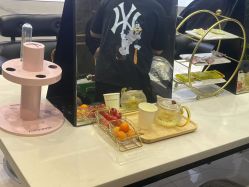 -罗亚帝造型·烫发染发