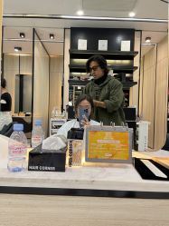 -HAIR CORNER