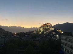 -平措康桑·和牛自助观景餐厅(布达拉宫店)