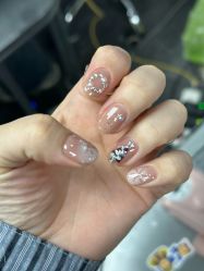 -芊屿芊浔美甲