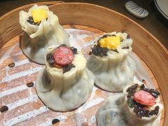 乌米香肠咸蛋黄烧卖-佬泰丰斋· 乌镇茶食餐厅