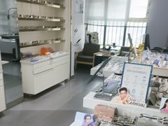 -视野联行眼镜•蔡司•依视路(温江店)
