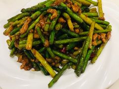 蒜苔炒肉丝-黄弟大排档·湖南菜·小龙虾·小海鲜(凯旋北路店)