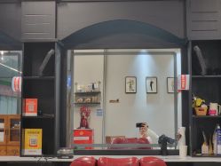 -老男孩男士理容馆·理发·烫染·修面