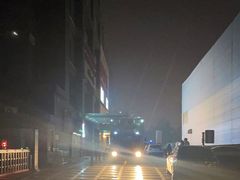 -中服大厦-地面停车场