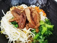 -两勺子一碗口水鸡拌面