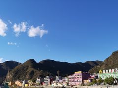 -百里峡七彩艺术小镇