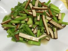 水芹菜炒豆干-宜城私房菜.臭鳜鱼(九华新街店)