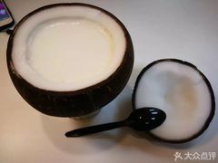 -志龙皇冠吃货椰子铺