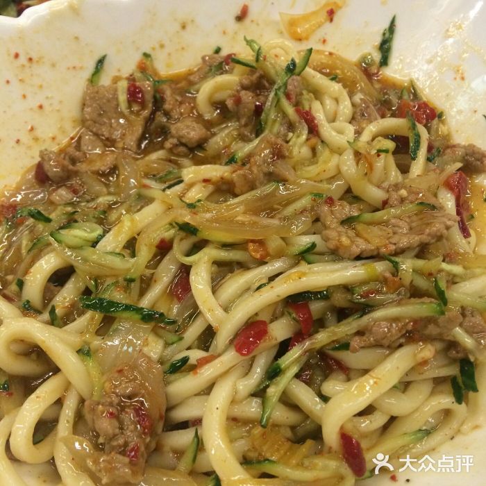 椒鸣炒烤肉拌面