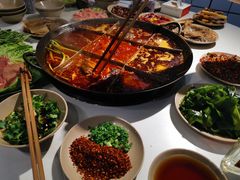 -岗上渣渣老火锅(两路口店)