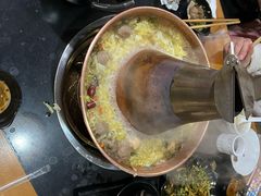 -果松木炭酸菜铜火锅·外婆参鸡汤