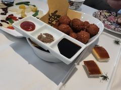 镇店干炸丸子-味+新京宴·烤鸭·北京菜(创意谷店)